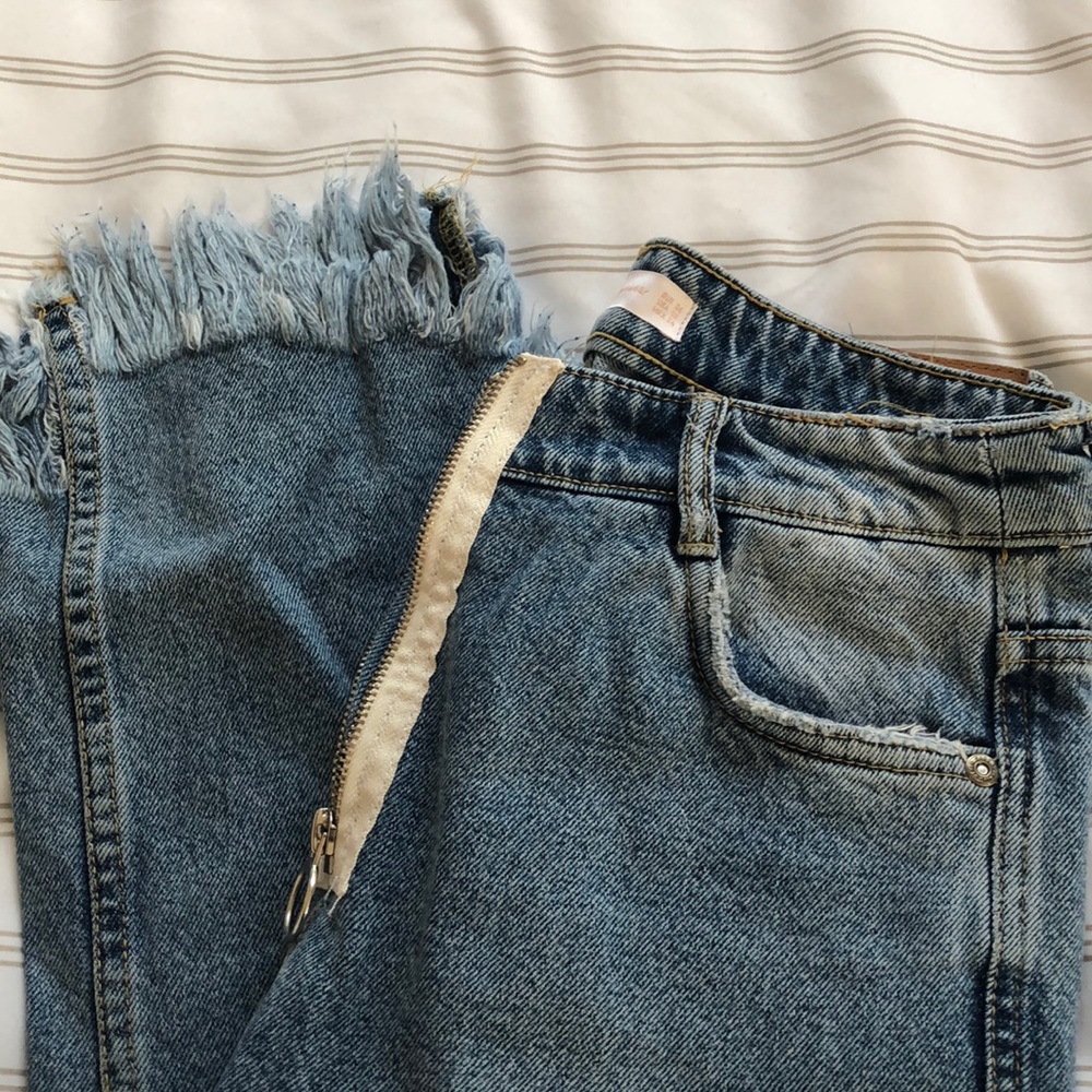 Zara contrast zipper fray jeans